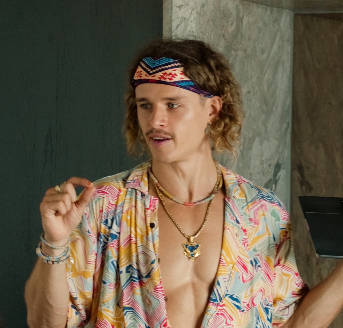 Huzz - Transformational Experience Guide